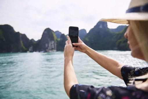 MAKING PHONE CALLS AND USING THE INTERNET IN VIETNAM visual data 6