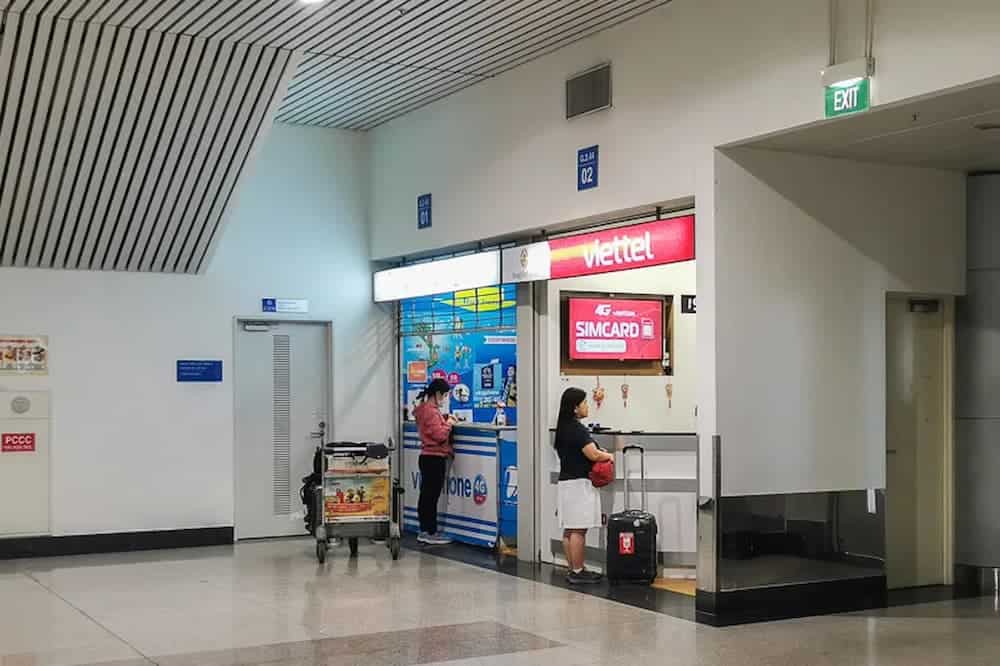 Getting SIM card at Tan Son Nhat Airport