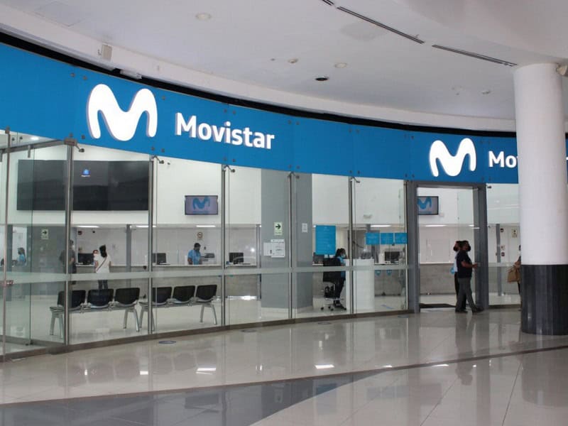Get and activate a Movistar SIM and eSIM at Venezuela airport