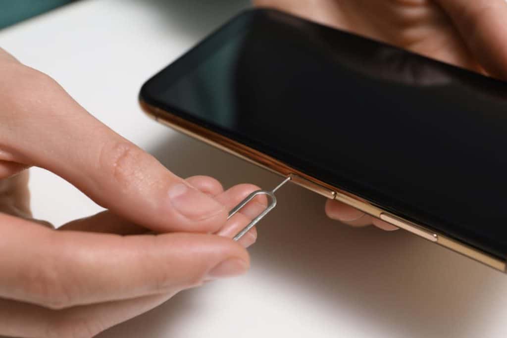 Insert New Zealand SIM cards into your mobile phone