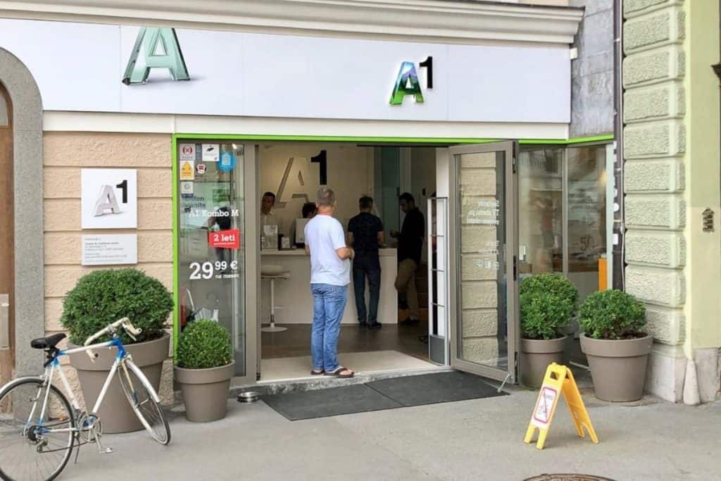 Buy a SIM card in Vienna center