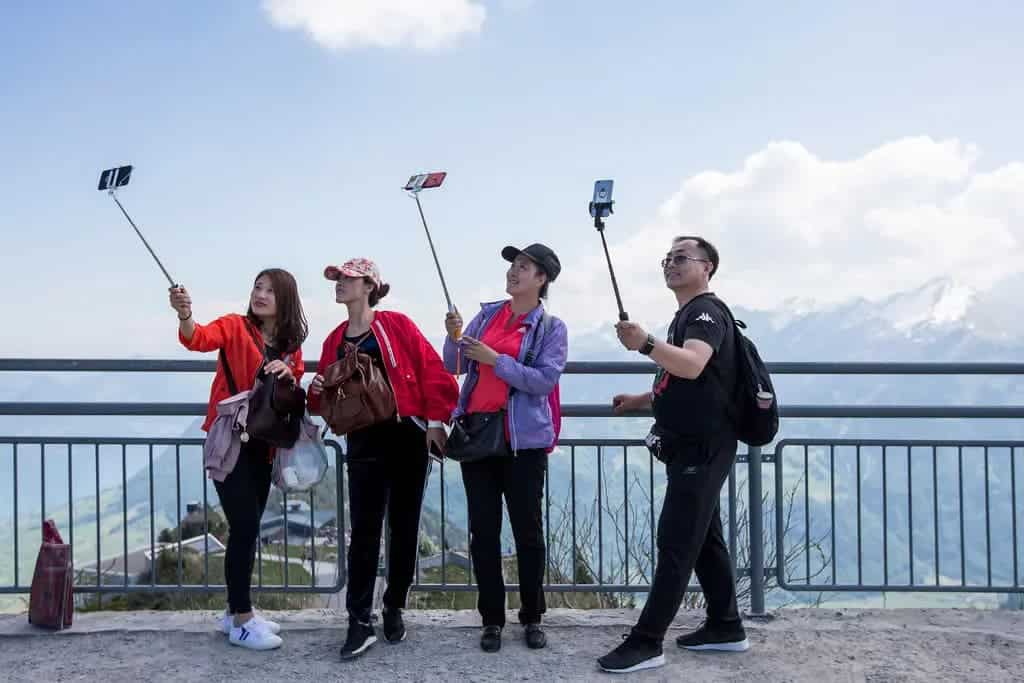 Roaming services help travelers stay connected