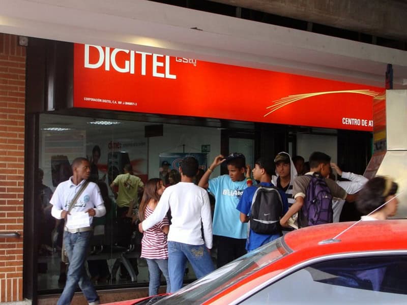 You can purchase Digitel SIM cards in the center of Venezuela
