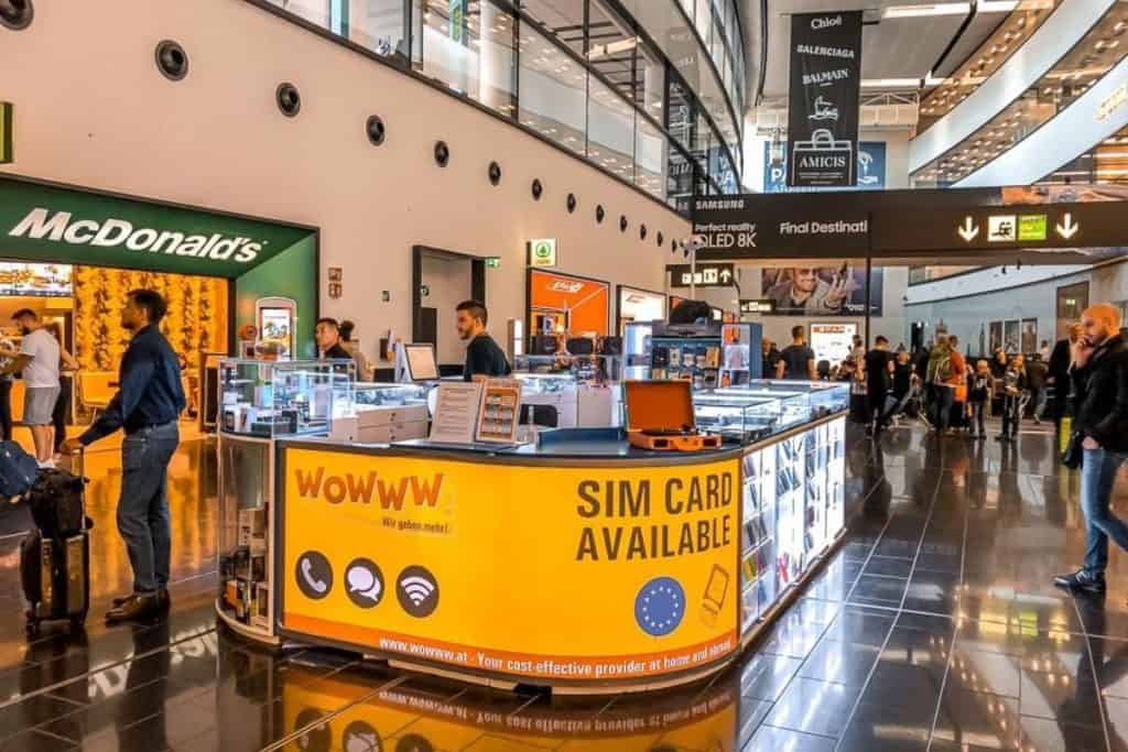 Buy a Drei SIM card at the airport