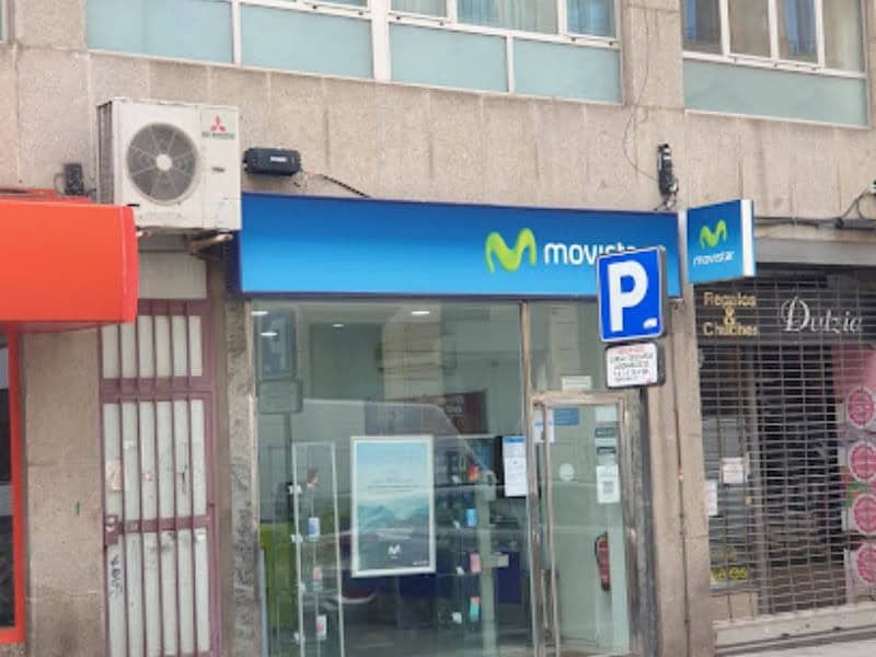 Buy SIM card at Movistar store in Argentina