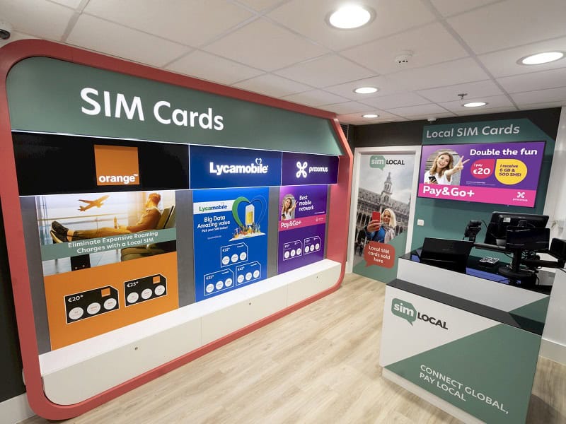 Buying a SIM card at the airport will receive support from staff at the store