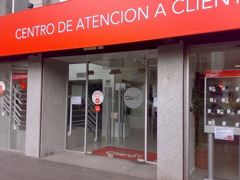 Buy a SIM card at Claro's store in Buenos Aires