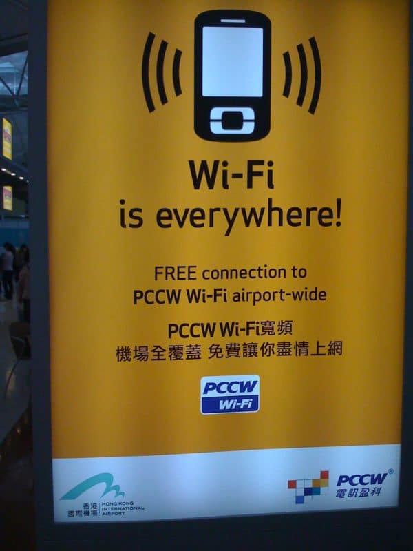 Where to connect free WiFi ai Hong Kong airport