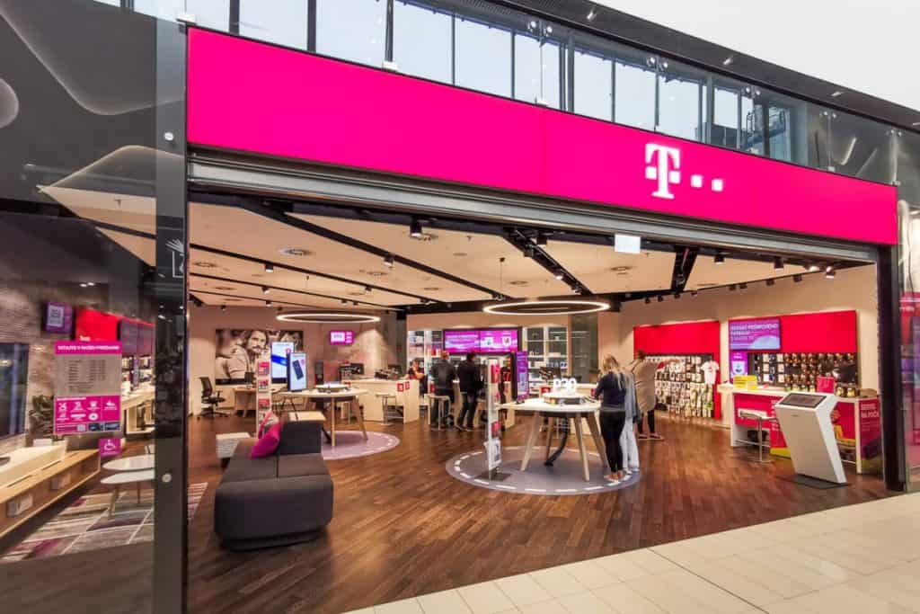 Buy Slovak Telekom SIM in city center