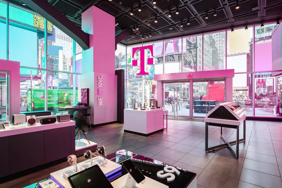 t-mobile store in times square usa